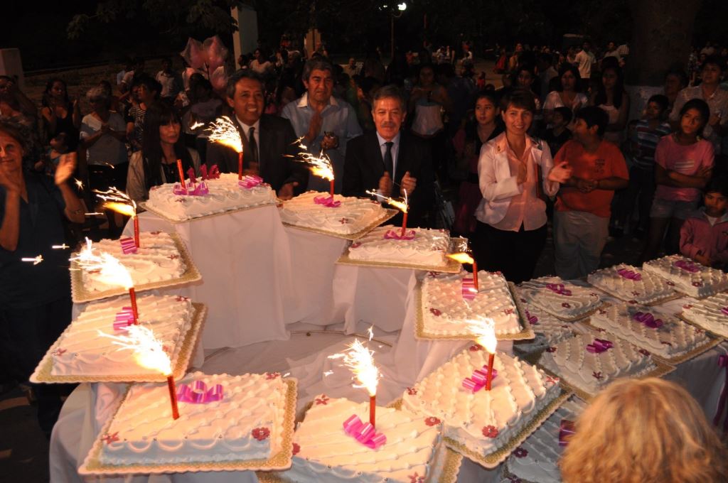 En su cumpleaños, la provincia  entregó un camión tanque para Herrera