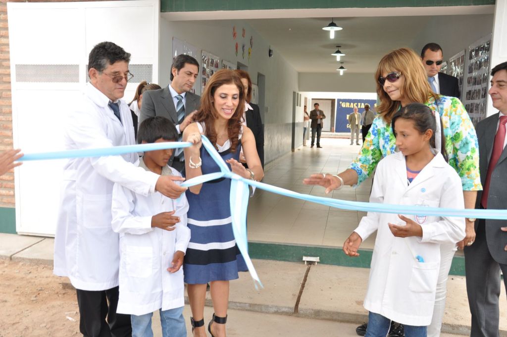 La gobernadora inauguró una Escuela en Yacu Ichacuna