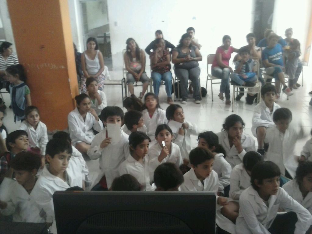 Padres y alumnos trabajaron sobre la violencia en Antajé