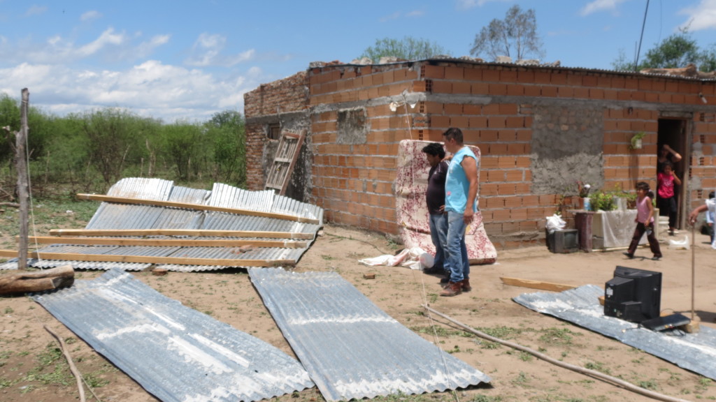 La provincia planifica las acciones para asistir a Ojo de Agua tras el tornado