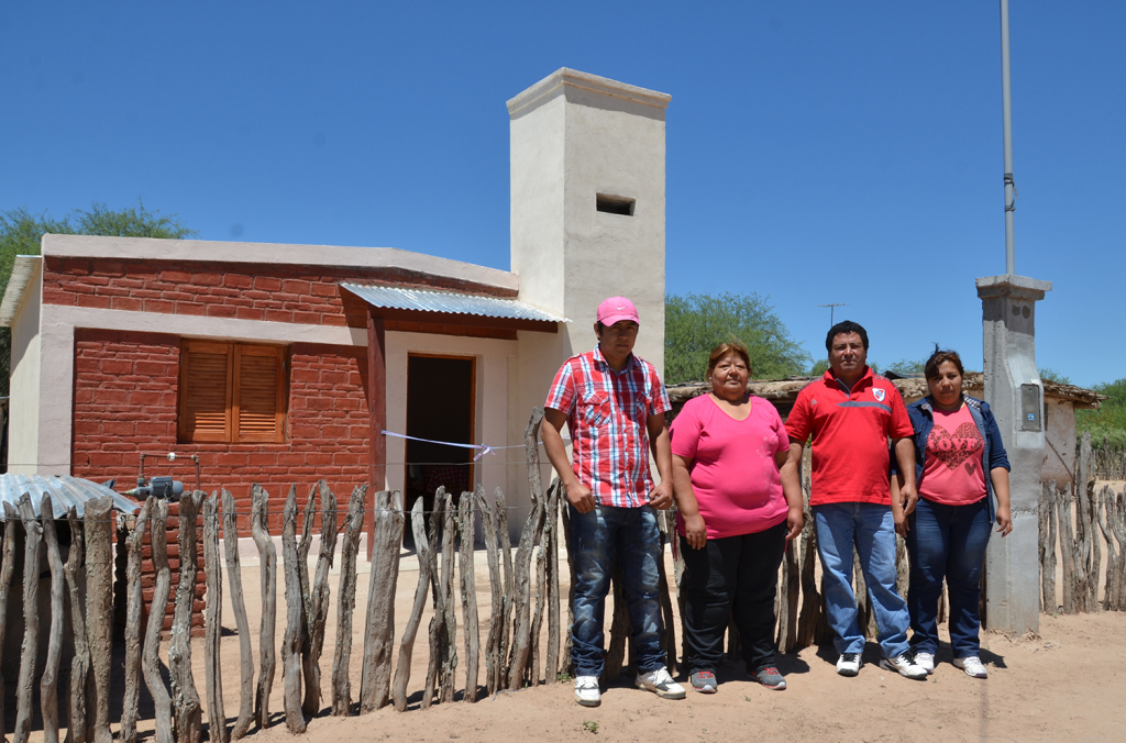 El gobierno inauguró viviendas sociales en Laprida y Remes