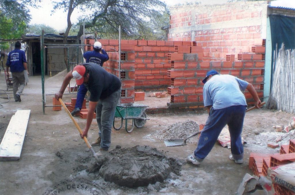 Al menos 15 familias se benefician con un plan municipal de viviendas