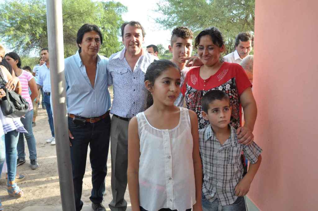 El gobierno provincial entregó una vivienda social en Antilo