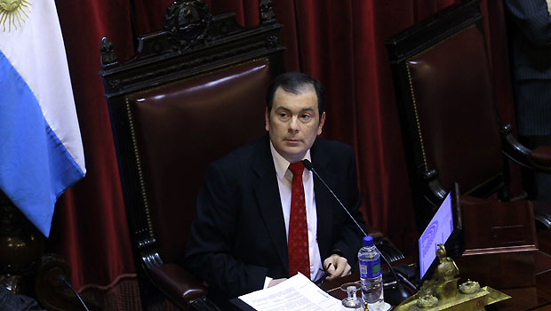 Gerardo Zamora continúa internado en Buenos Aires y se mantiene estable