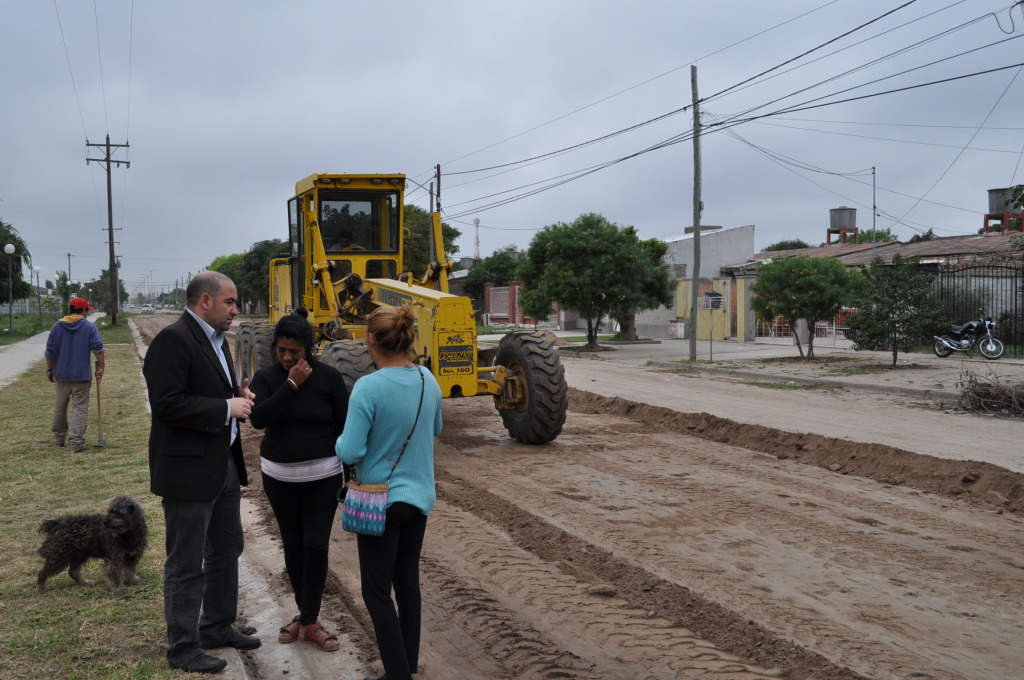 Mirolo supervisó las obras de pavimentación en el barrio El Paraíso