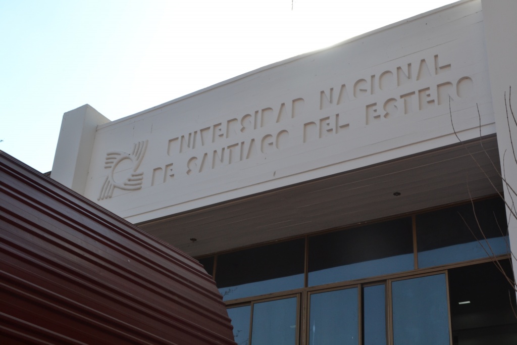 El lunes inician los cursos de medicina de la Unse con más de mil estudiantes inscriptos