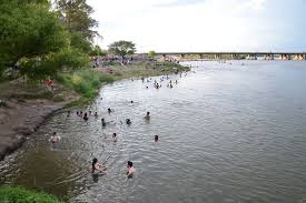 Alertan a la población por aumento de caudales en el Río Dulce
