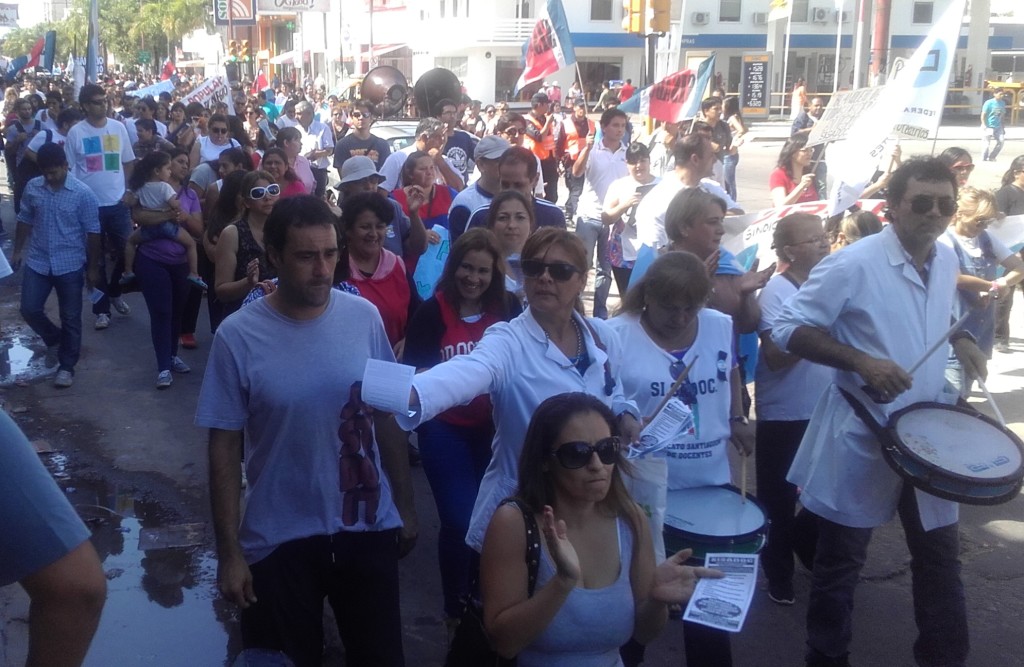 Docentes marcharán este lunes por las calles de la ciudad de La Banda Docentes marcharán este lunes por las calles de la ciudad de La Banda