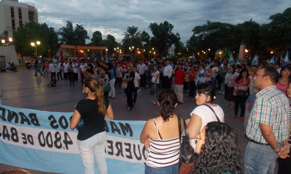 Los docentes hicieron escuchar sus reclamos en las calles bandeñas Los docentes hicieron escuchar sus reclamos en las calles bandeñas