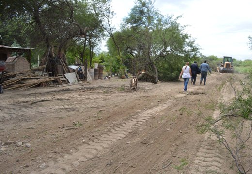 Realizan la apertura de calles en el barrio El Bosque