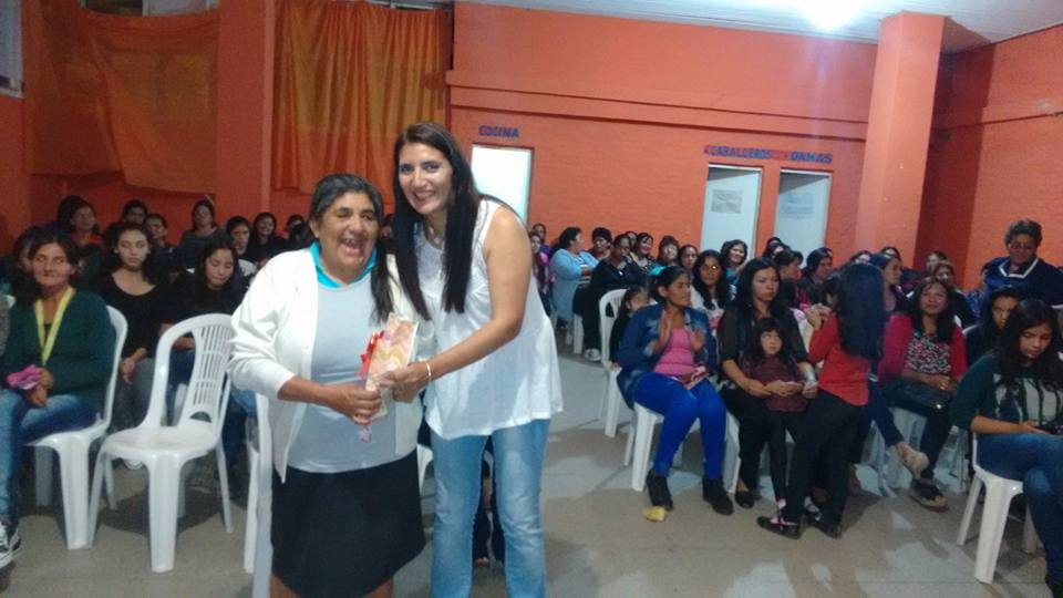 Mujeres de La Cañada participaron de un emotivo homenaje