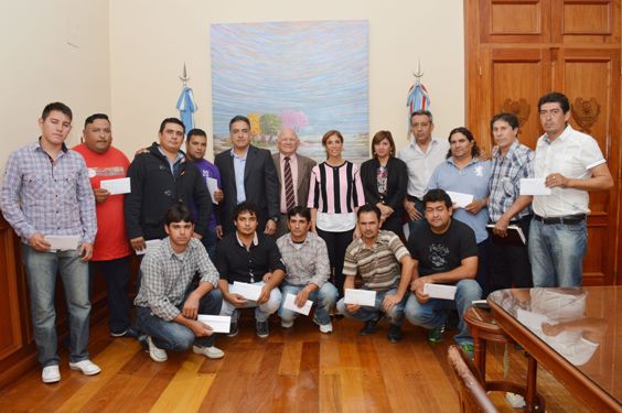 La gobernadora recibió a jóvenes del interior  que realizaran el mantenimiento de plantas de agua potable