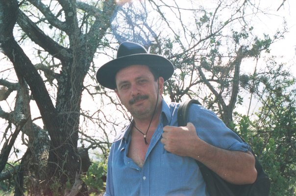 “Quiero entretener, hacer pensar, extraer una sonrisa o dejar con la intriga a quienes me leen” “Quiero entretener, hacer pensar, extraer una sonrisa o dejar con la intriga a quienes me leen”