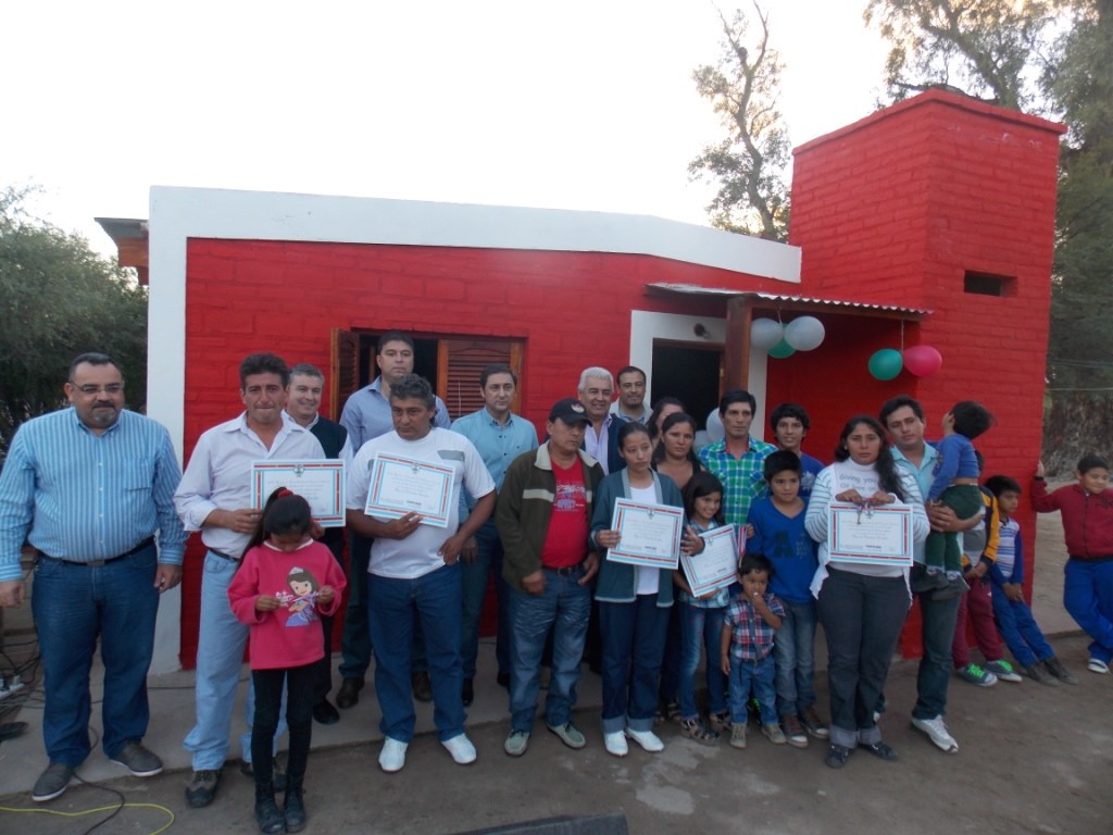 El Gobierno de la provincia entregó viviendas sociales en Antajé