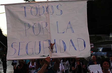 Tras más de 120 hechos delictivos, vecinos del barrio Autonomía marchan en reclamo de seguridad