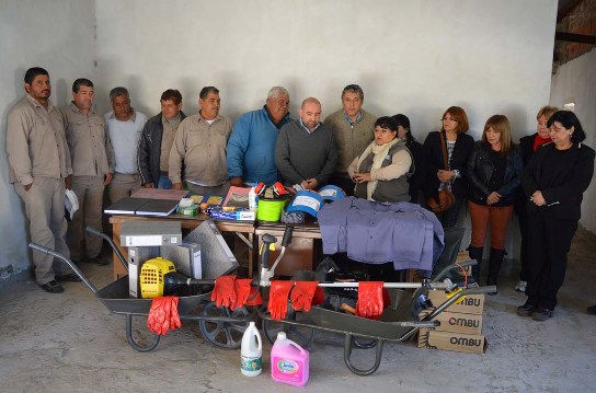 Mirolo entregó equipamiento al personal del cementerio La Misericordia