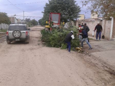 Importante operativo de limpieza en el barrio 25 de Mayo Importante operativo de limpieza en el barrio 25 de Mayo