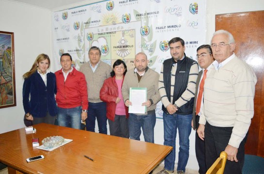 El municipio firmó un acta acuerdo con las empresas de colectivos para mejorar el servicio