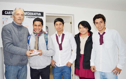 Alumnos del Colegio Héroes de Malvinas recibieron una ayuda económica