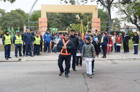 Los chicos participan del taller “Agentes de tránsito por un día”