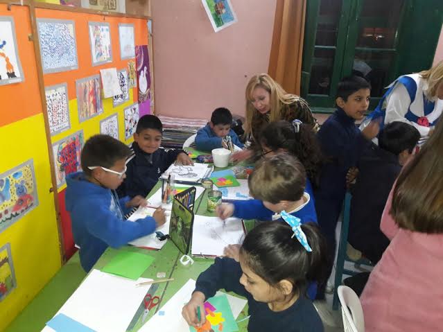 Funcionarios del área de Educación visitaron la Escuela de Artes Plásticas “Juanita Briones”