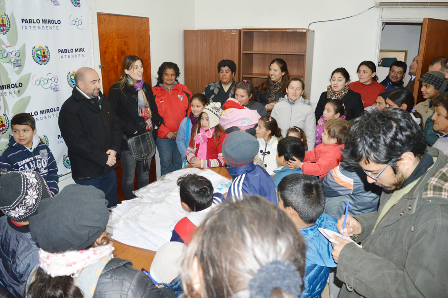 La Escuela Nº 409 “Manuel Lainez” fue beneficiada con la entrega de guardapolvos