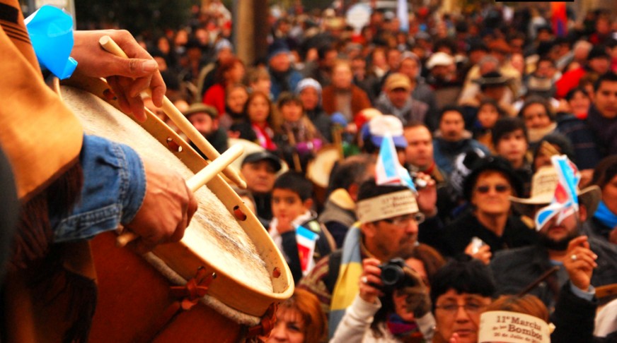 Santiago siente el latir de su tierra con la nueva edición de la Marcha de los Bombos