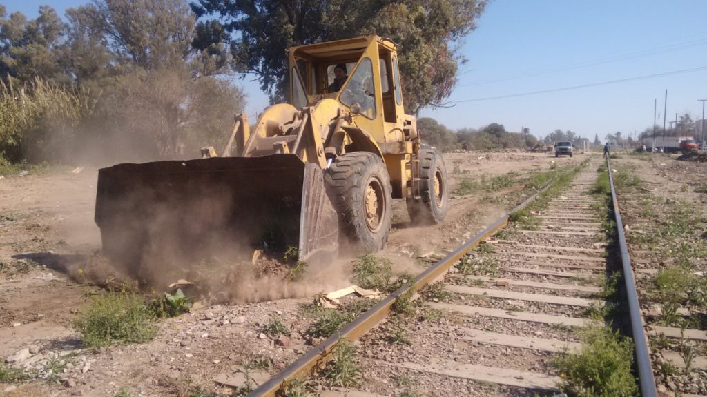 Realizaron un importante despliegue de limpieza en avenida 25 de Mayo