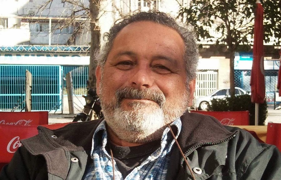 Un documentalista rueda su audiovisual en El Cruce en busca de historias locales