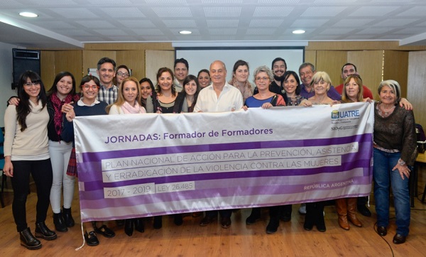 Santiagueños participan en una jornada sobre violencia de género de Uatre Argentina