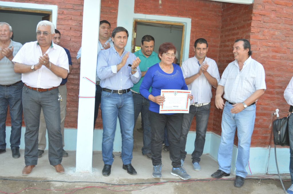 Entregan más viviendas sociales en El Aibe