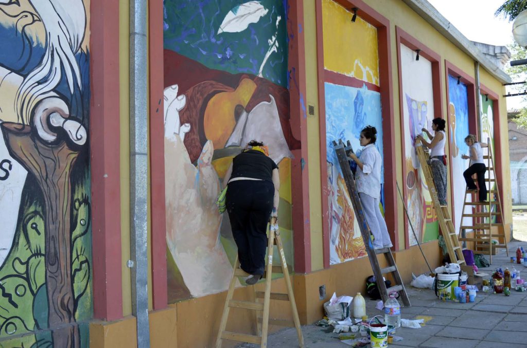 Los murales ya le dan vida a la “Cuna de poetas y cantores” Los murales ya le dan vida a la “Cuna de poetas y cantores”
