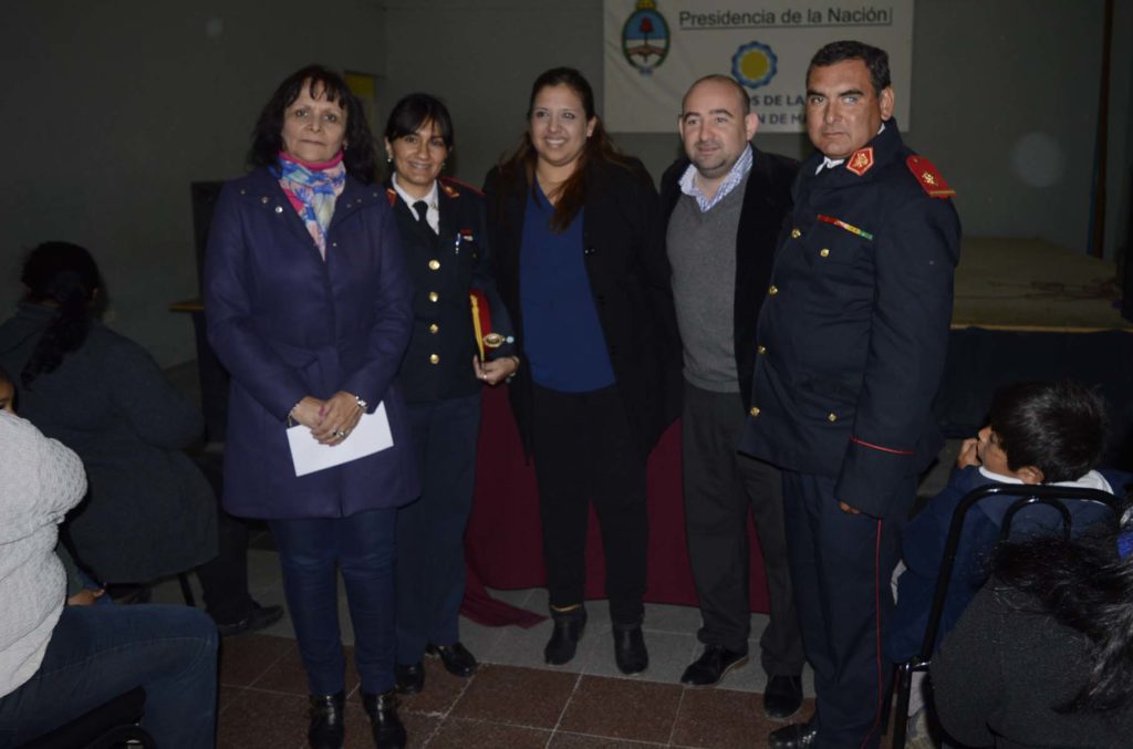 Nación y municipio entregaron subsidios y becas a instituciones y estudiantes