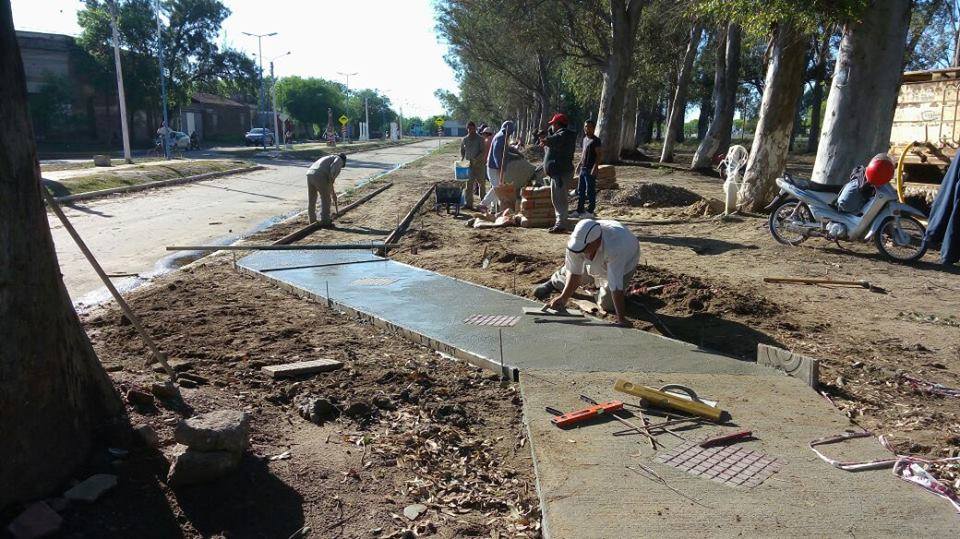 La Municipalidad de Beltrán avanza en la construcción de veredones en el predio del ferrocarril