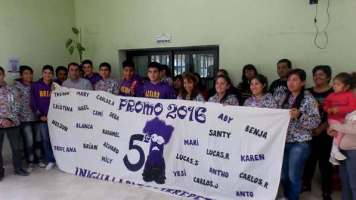 Alumnos secundarios de Estación Simbolar disfrutan el sueño del viaje de fin de curso