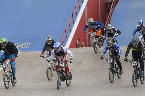 Joven bandeño campeón de BMX visitó al intendente Pablo Mirolo