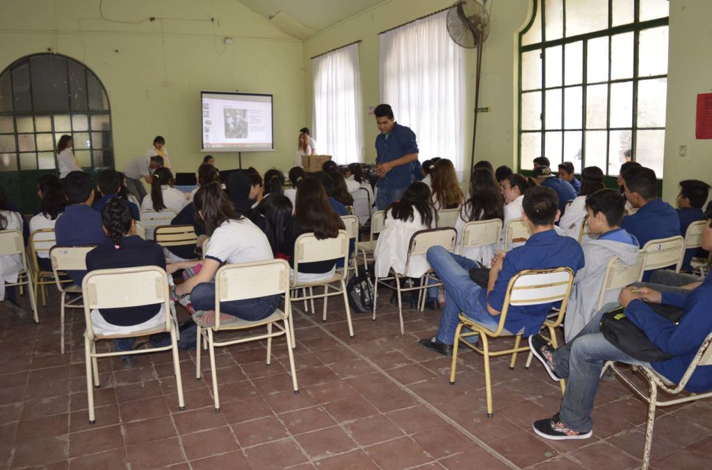 La comuna realizó un nuevo ciclo de “Poder Bandeño”  en la Escuela Normal