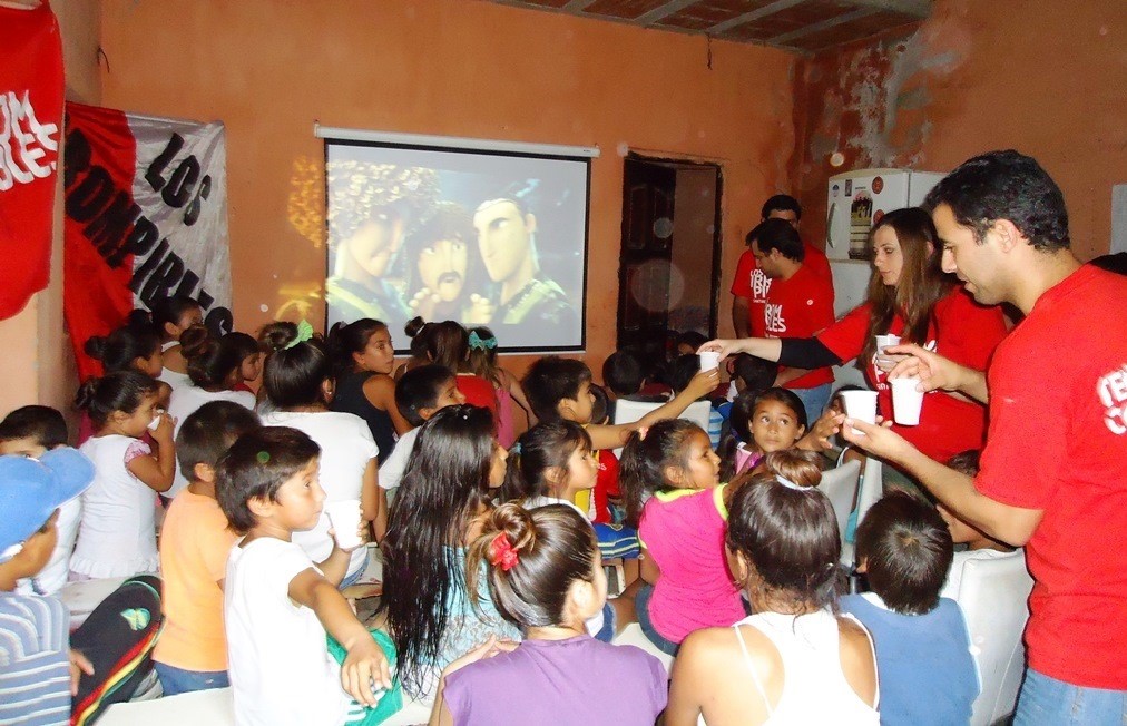 El ciclo de cine infantil en los barrios vuelve con proyecciones en el Tarapaya
