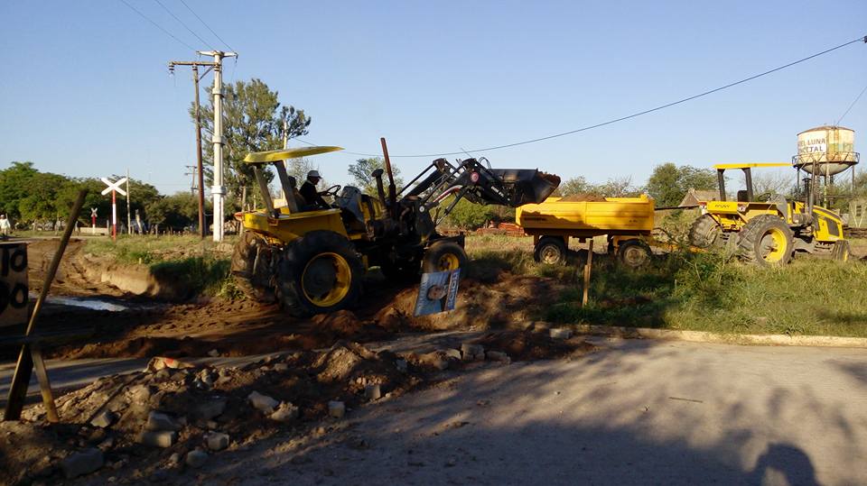 Empleados municipales ejecutan obras viales en San Pedro de Guasayán
