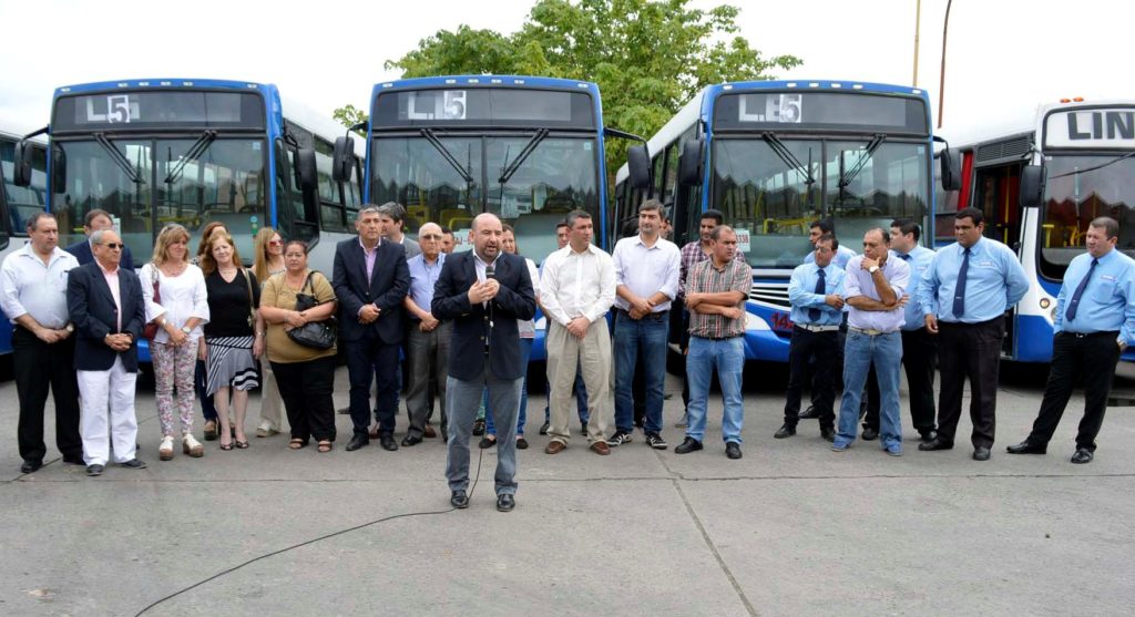 El intendente Mirolo presentó las unidades de los nuevos concesionarios de las líneas 1 y 5 de colectivos