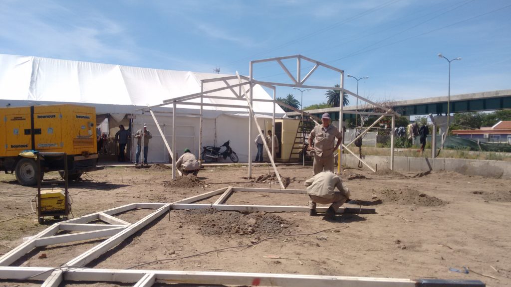 Avanza el armado de la estructura que alojará a feriantes en el predio del ferrocarril