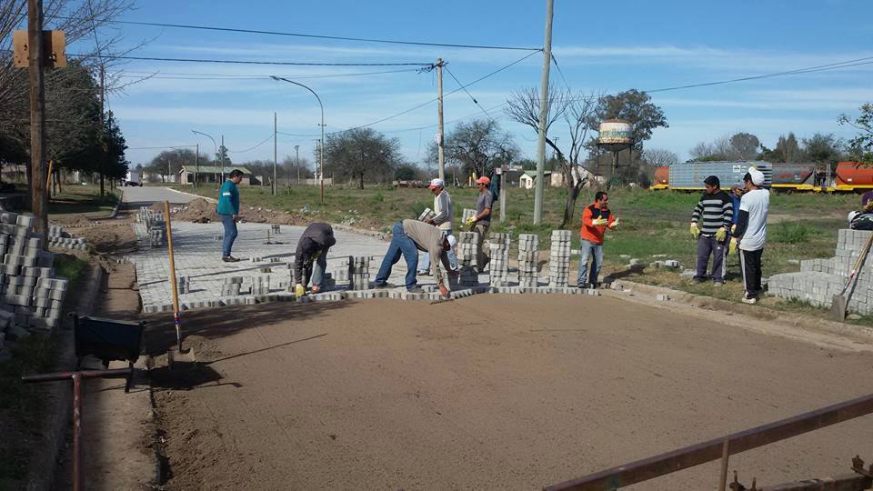 Empleados municipales ejecutan obras viales en San Pedro de Guasayán