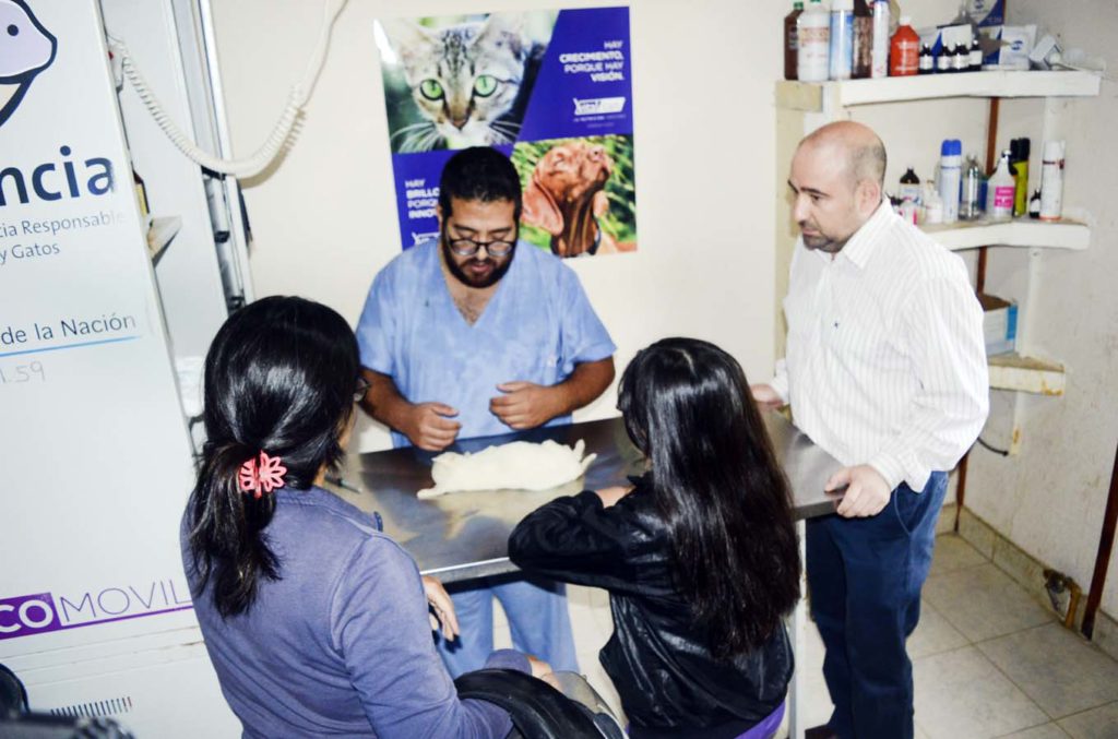 El intendente supervisó el trabajo que se realiza en el Centro de Sanidad Animal