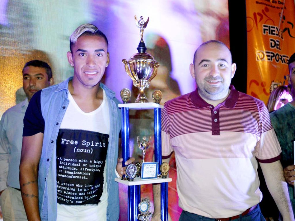 José Luis “Pela” Gómez fue distinguido como Deportista Bandeño del 2016 José Luis “Pela” Gómez fue distinguido como Deportista Bandeño del 2016