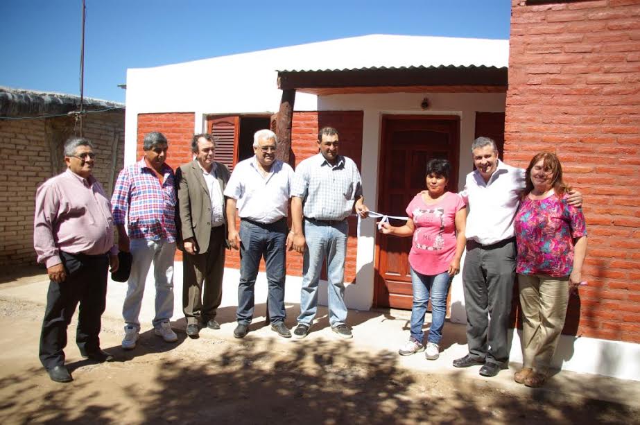 Entregan viviendas sociales en El Barrial