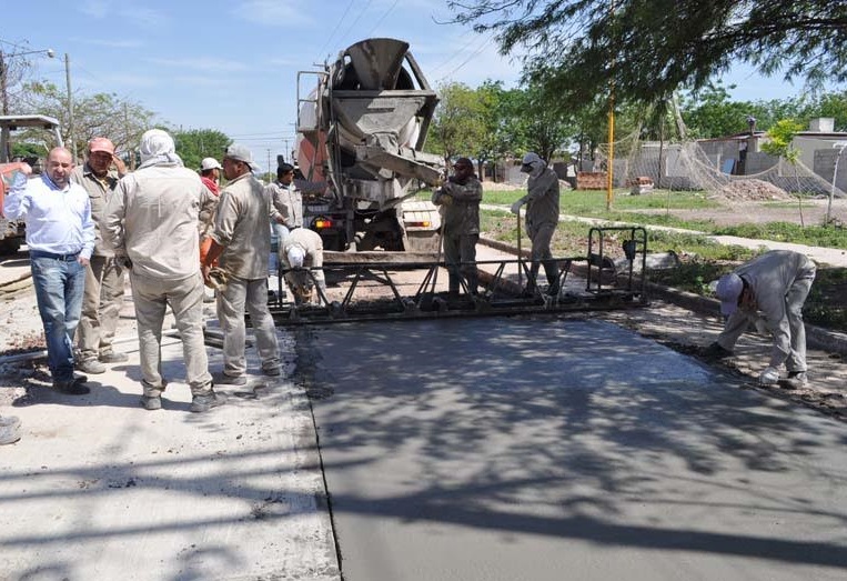 “Para el 2017 existen más de 200 proyectos de pavimentación para la ciudad”, afirmó Mirolo