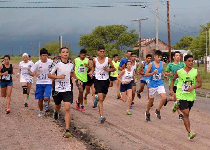 Decenas de atletas participaron de la primera prueba Argentina Corre 2017