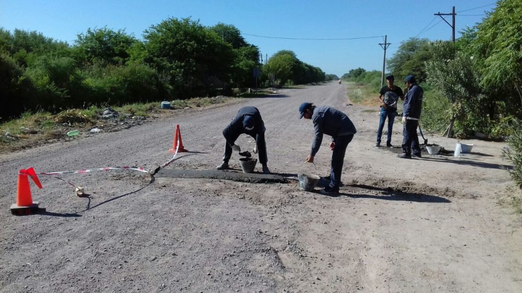 Construyen reductores de velocidad en sitios estratégicos de Clodomira