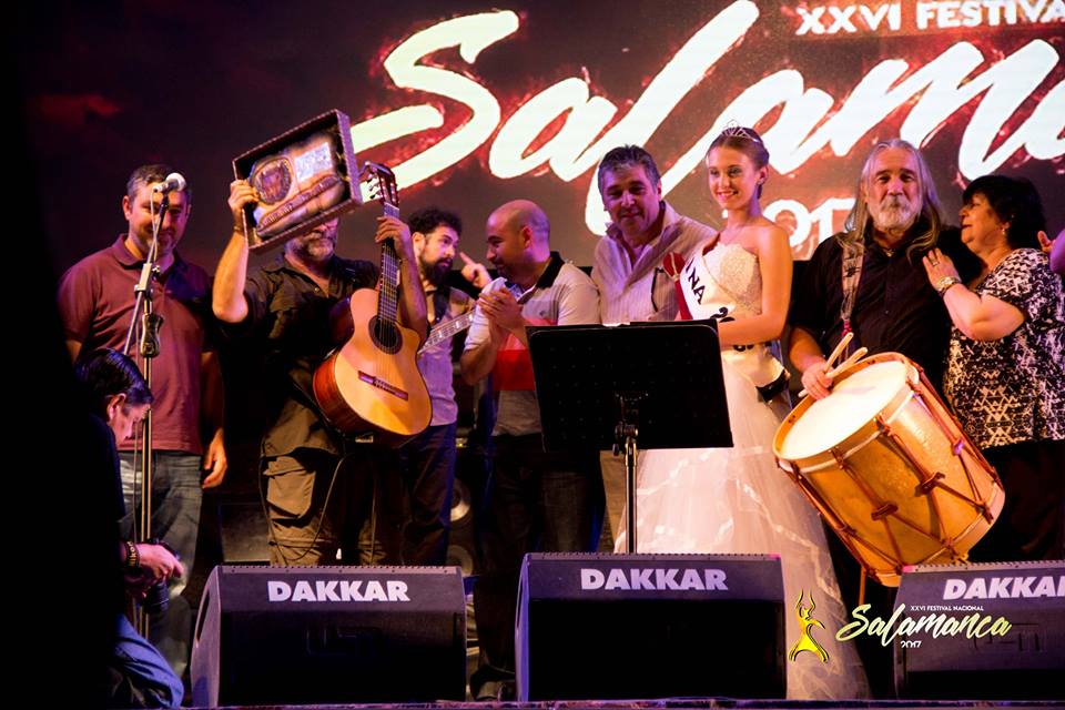 La Salamanca encendió su fuego en una noche inolvidable con figuras estelares del folclore