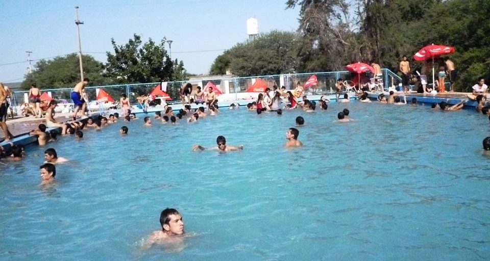 Empleados del Ipvu disfrutan de piletas en complejos de Capital y La Banda